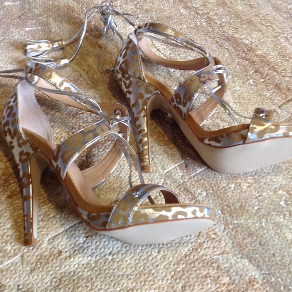 Gorgeous VS Colin Stuart string up heels - Picture 3 of 8